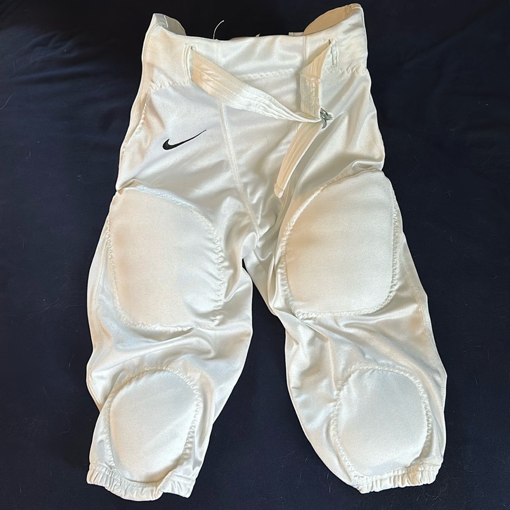 Nike integrated sports pants. Protection lined. Brand new.